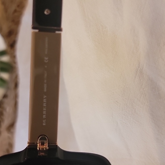 Burberry AUTHENTIC SUNGLASSES 👓 - Picture 4 of 6